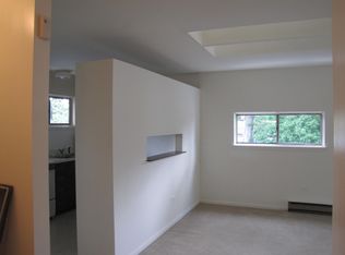 801 Washington St APT 5, Woodstock, IL 60098