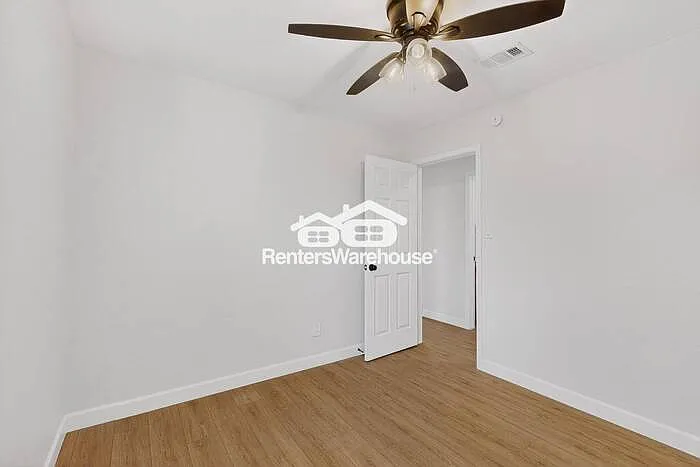 1818 Indian Creek Ct — Photo 28