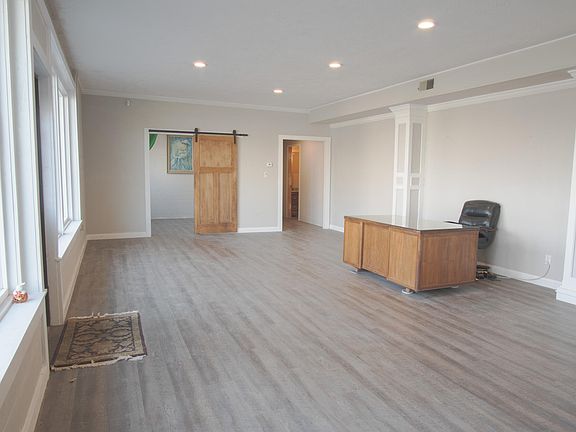 5th image of 442 E Main Street
