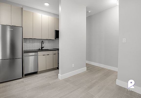 2nd image of 305 E 75th St APT 27