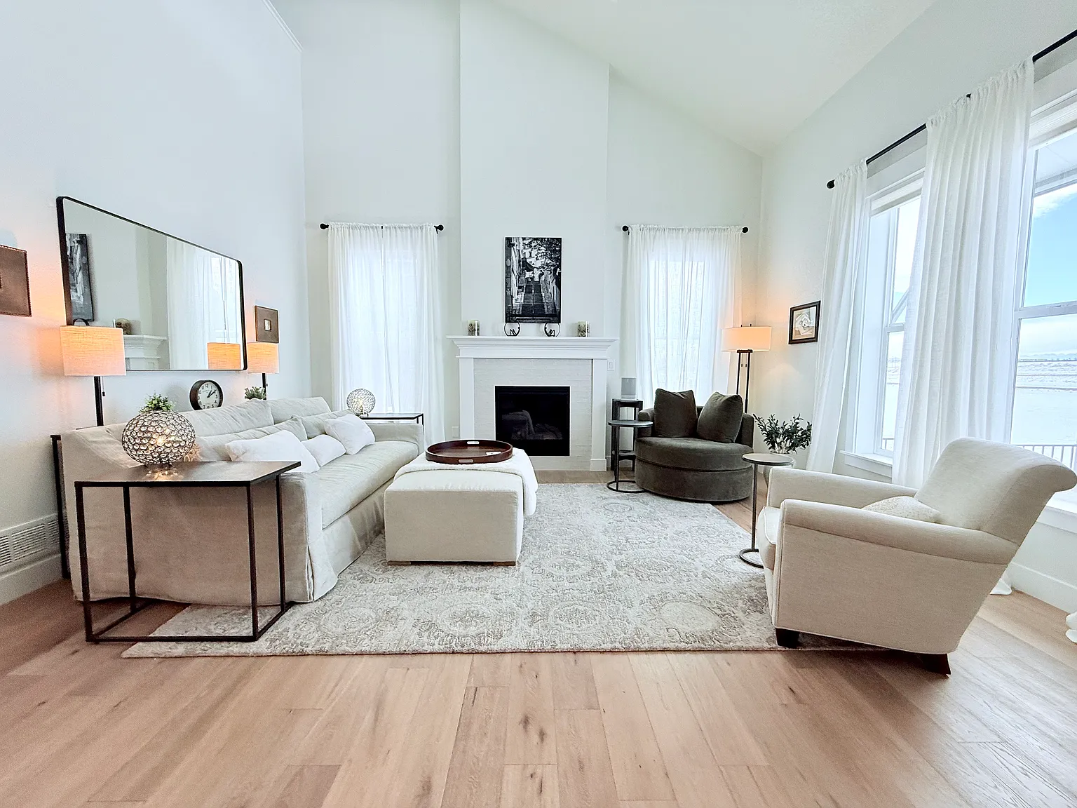 4 bed, 3.5 bath, 3043 sqft, $4,750 — Photo 4