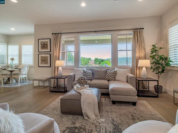 162 Willowbrook Ln, Moraga, CA 94556