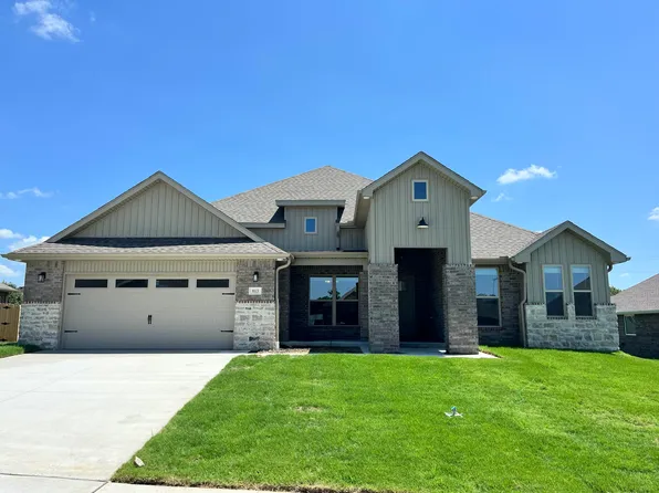 813 Silver Oaks Drive, Carl Junction, MO 64834