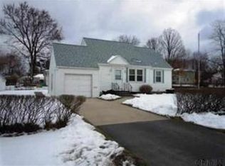 1942 Edith Ln, Schenectady, NY 12303