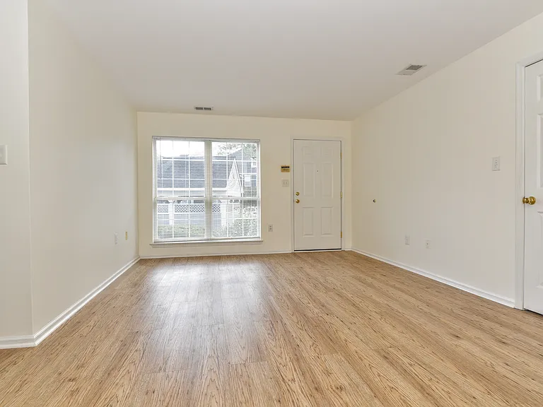 1132 Stafford St — Photo 6