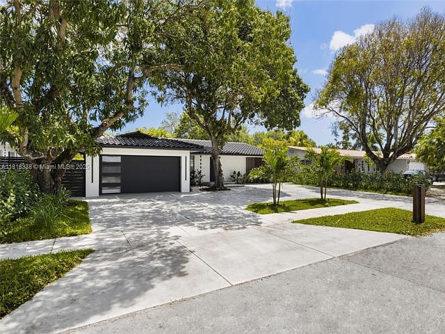 1st image of 20335 NE 20th Ct #20335