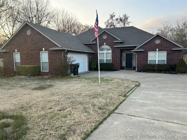 1204 Pinehurst Ct, Fort Gibson, OK 74434