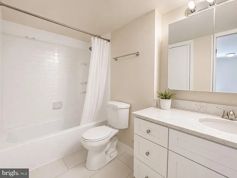 1420 Locust St #17O — Photo 3