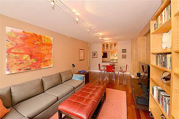 Sold by R New York | media 2