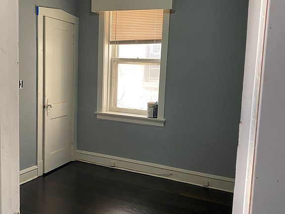 4th image of 1450 N Lockwood Ave #1