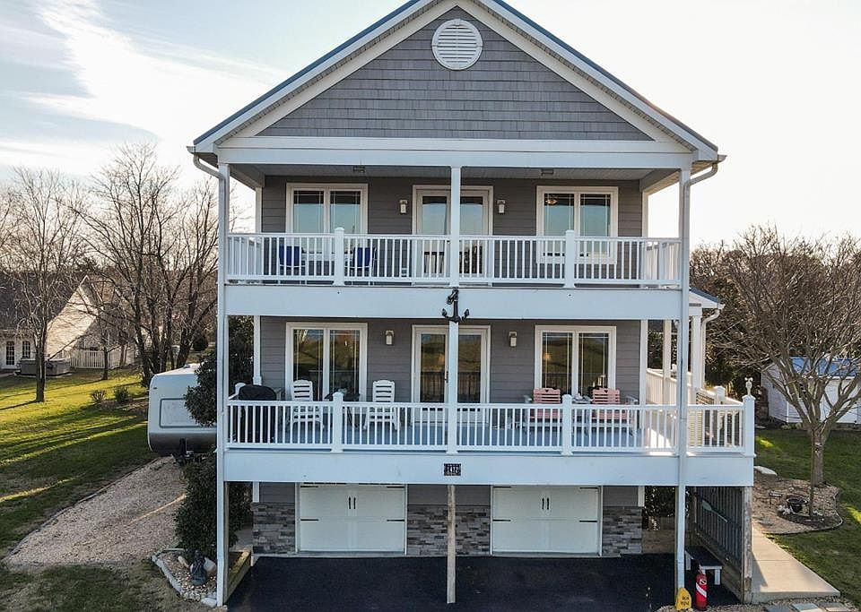 1st image of 1472 Royal Way