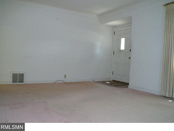 4th image of 1555 Eleanor Ave