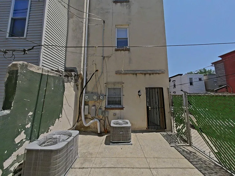 2036 N Gratz St #1 — Photo 8