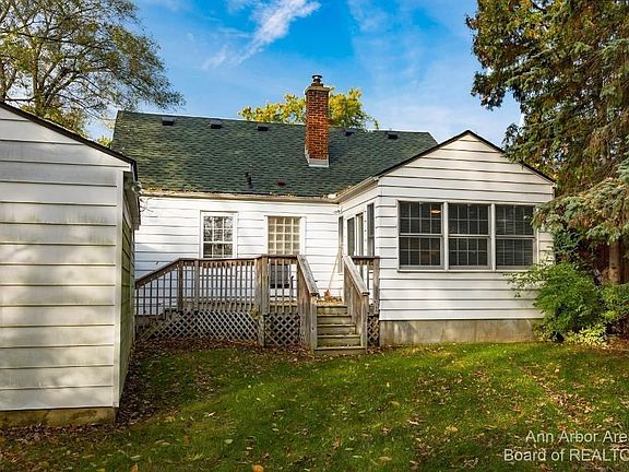 4th image of 902 Hillside Ct