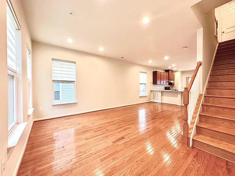 127 Decoverly Dr — Photo 8