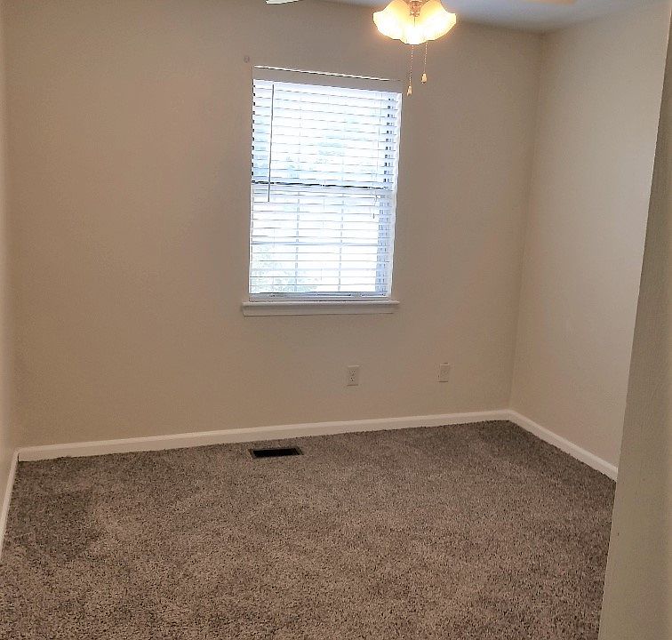 1st image of 400 Peregrine St