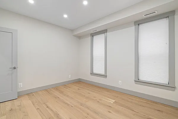 Rented by Compass | media 47