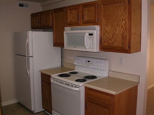 5th image of 111 Park Hill Ln APT 202