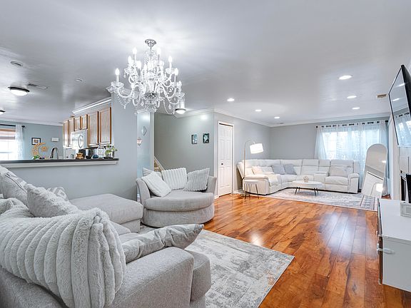 5th image of 285 Brookfield Dr