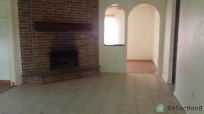 2nd image of 1926 Whiteoak Dr