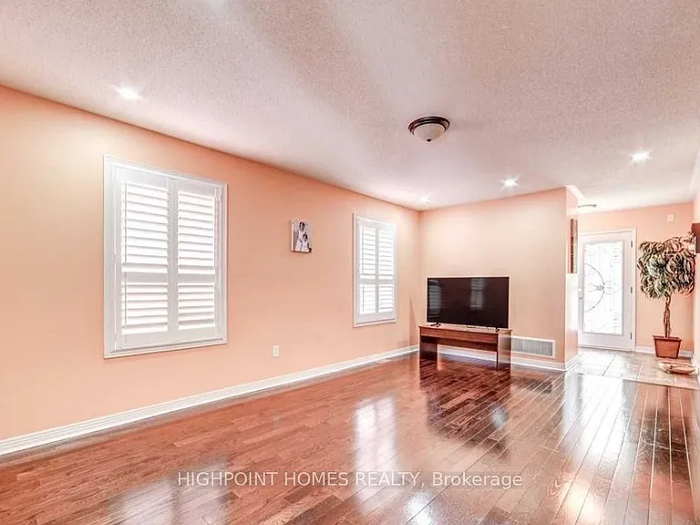 141 Pilkington Dr — Photo 3