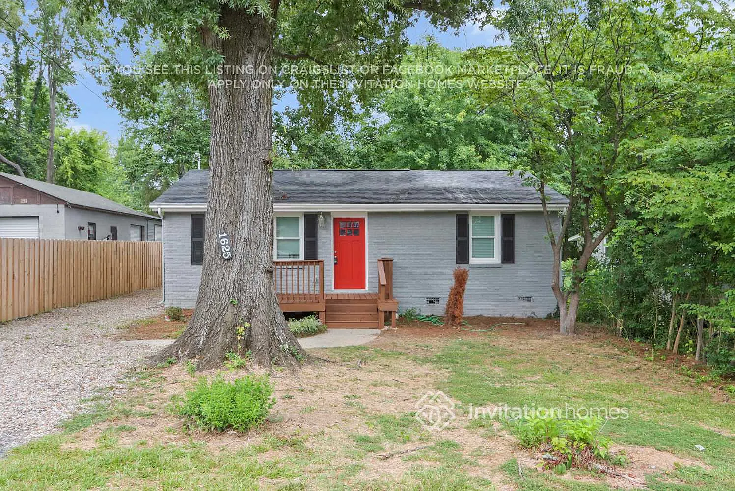 1625 Finchley Dr Charlotte, NC 28215 — Photo 2
