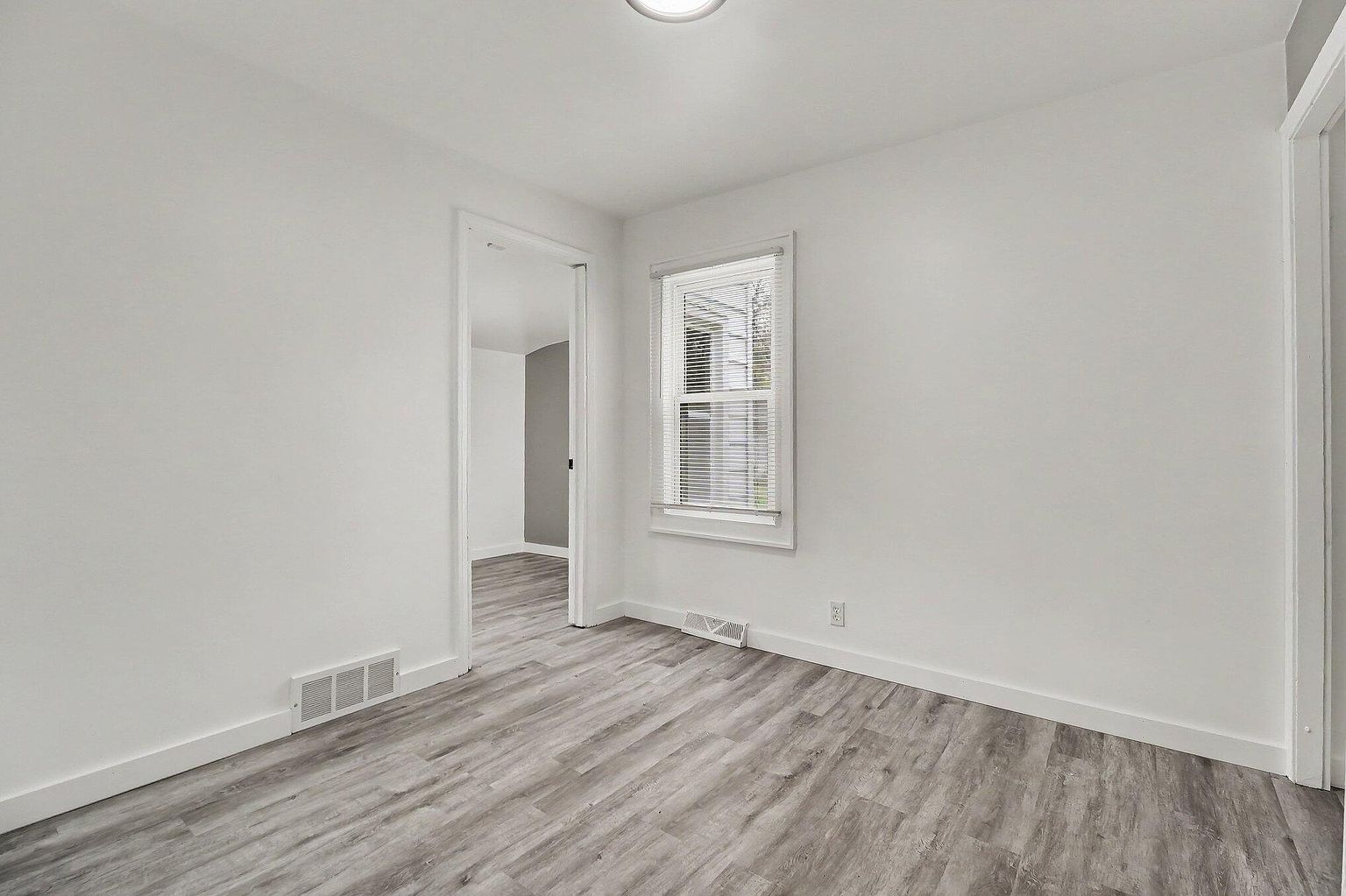 466 W Maxlow Ave, photo 16