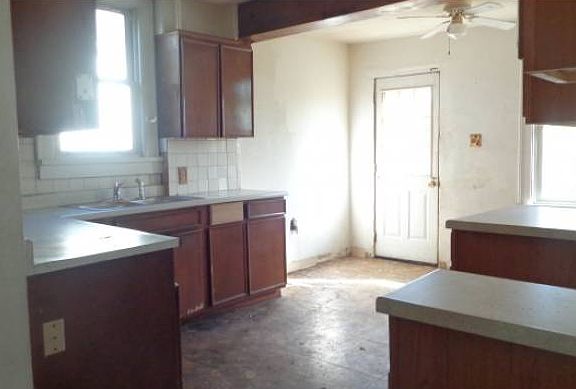 3rd image of 572 Larcomb Ave