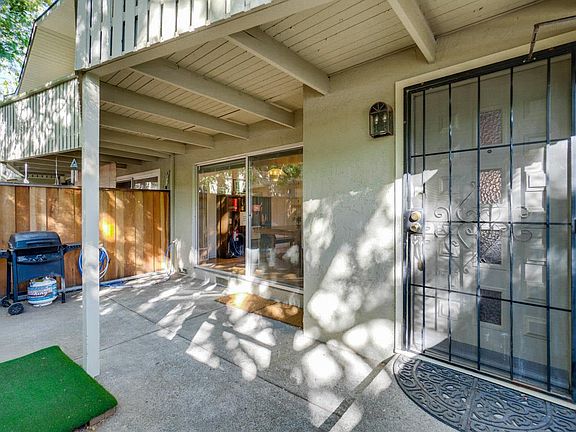 3rd image of 1155 Weyburn Ln APT 32