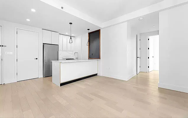 Rented by Tapiro Realty | media 25