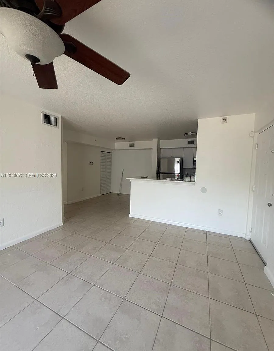 Vista Trace 8 Condo — Photo 3