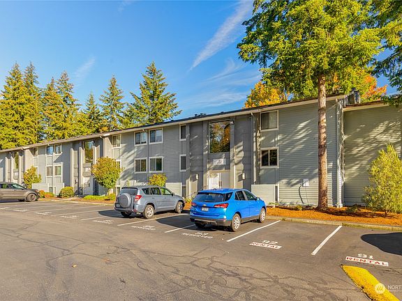 3rd image of 4707 W Lake Sammamish Parkway SE #D205