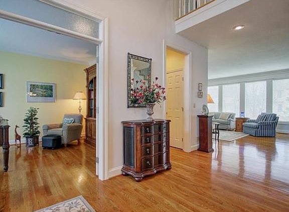 4th image of 15016 Dearborn St
