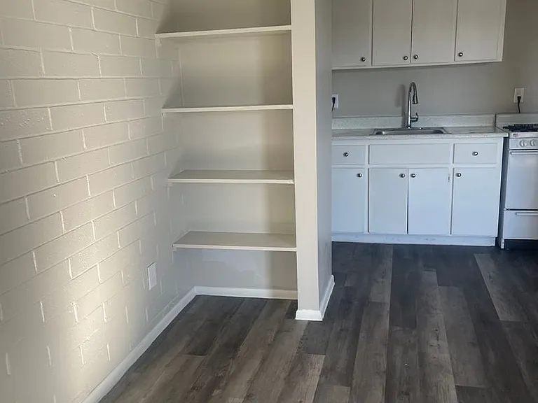 Elton Studio Suites — Photo 22