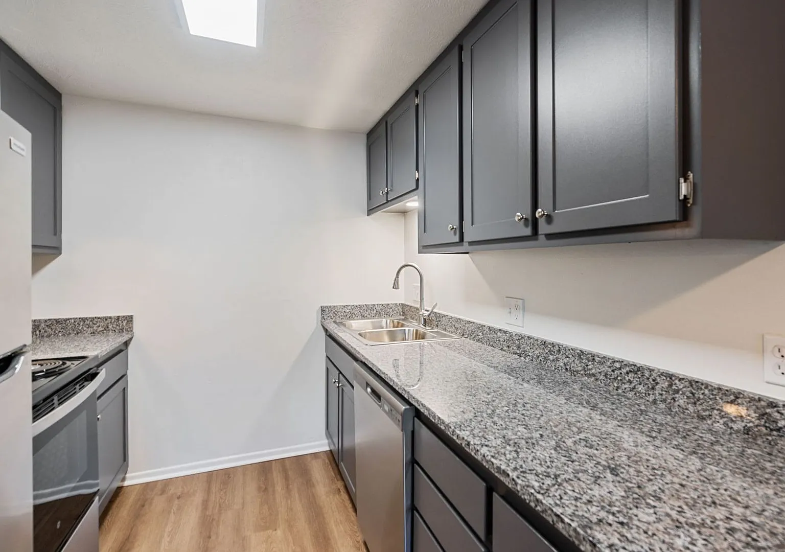 1134 W 10th St (16 units) — Photo 4