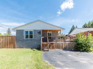 10 Selkirk St, Petawawa, ON K8H1N9