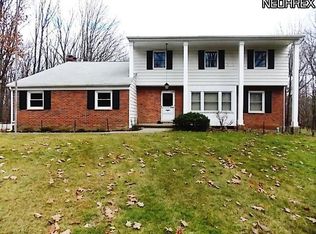 8461 Whitewood Rd, Brecksville, OH 44141