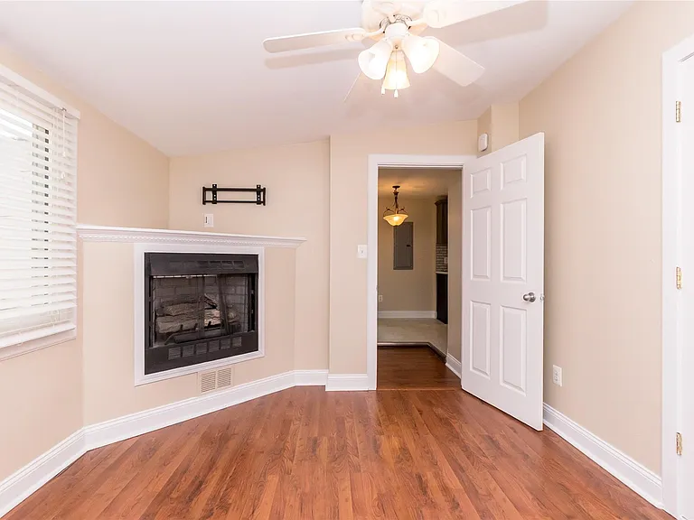 2742 Inman St — Photo 10