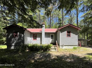 40 Delaney Dr, Brant Lake, NY 12815