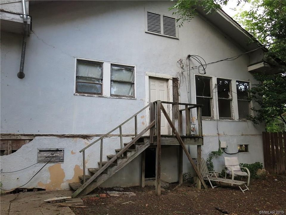 2nd image of 137 Herndon St