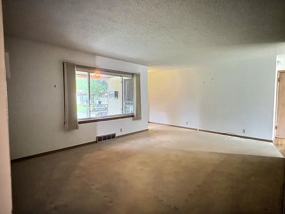 4th image of 2048 S Ridgewood Dr