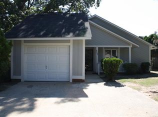 7076 Candlewood Dr, Fayetteville, NC 28314