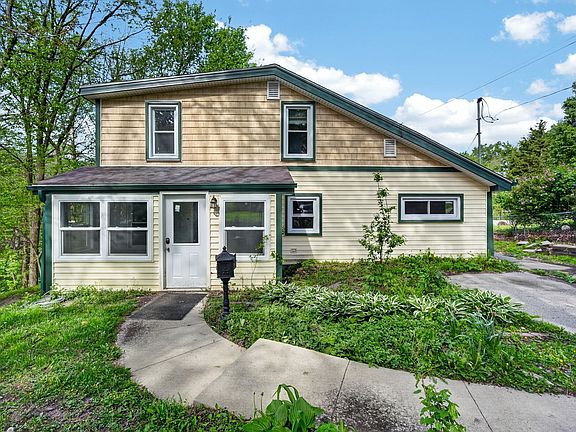 3rd image of 1328 Merle Hay Rd