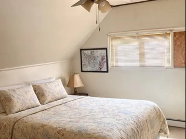 30 Beacon Ln #2, Hicksville, NY 11801