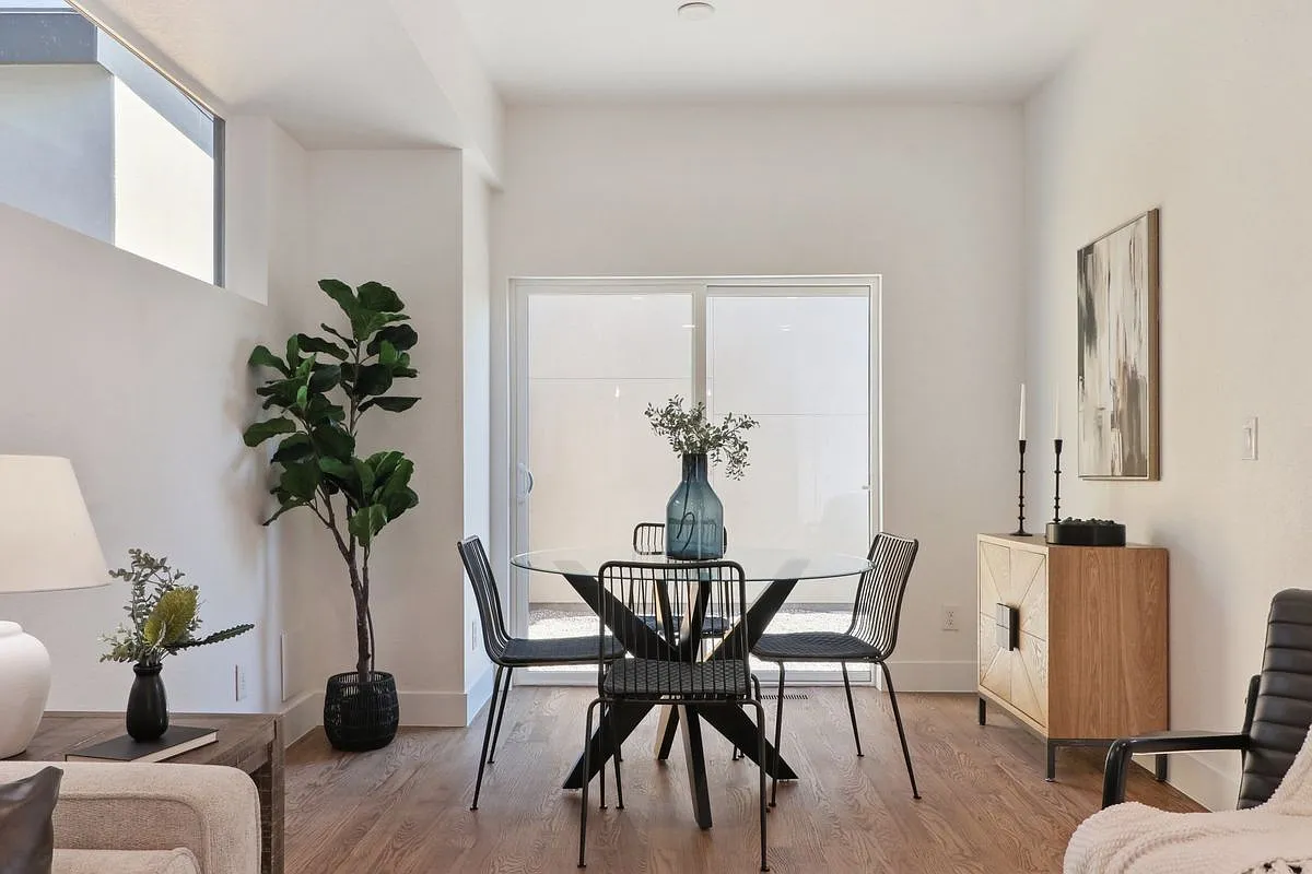 3 bed, 3.5 bath, 1650 sqft, $3,995 — Photo 4