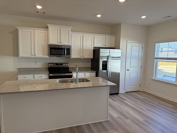 4th image of 1583 Salem Dr #1