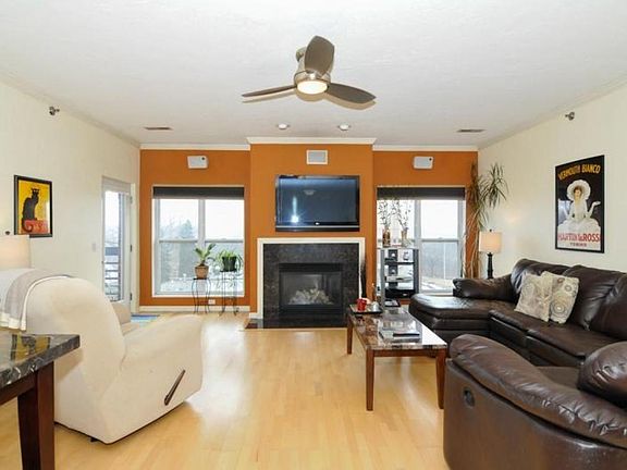 2nd image of 1220 E Locust St APT 309