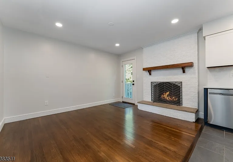 65 Hampshire Dr — Photo 8