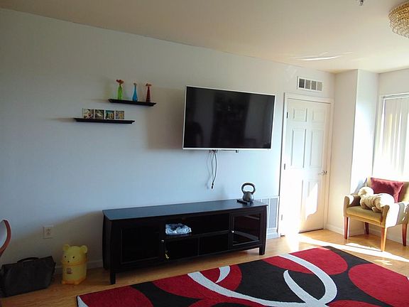 4th image of 1 Cityview Ln Unit 810