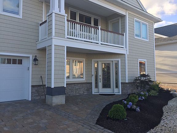 5th image of 379 Aldo Dr